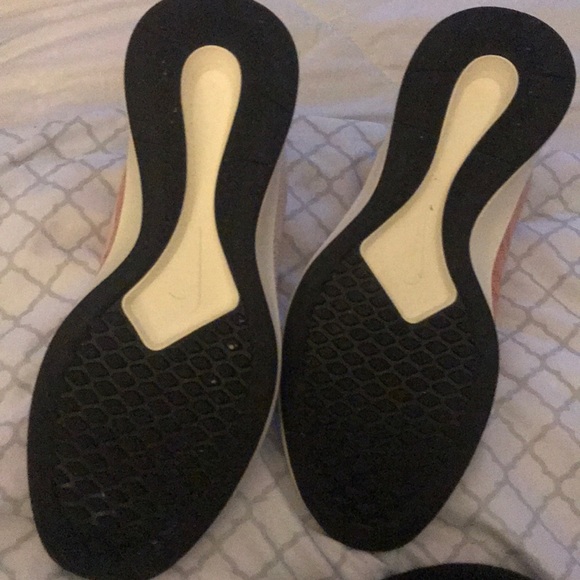 Woman’s 6.5 Nike sneakers - Picture 4 of 7